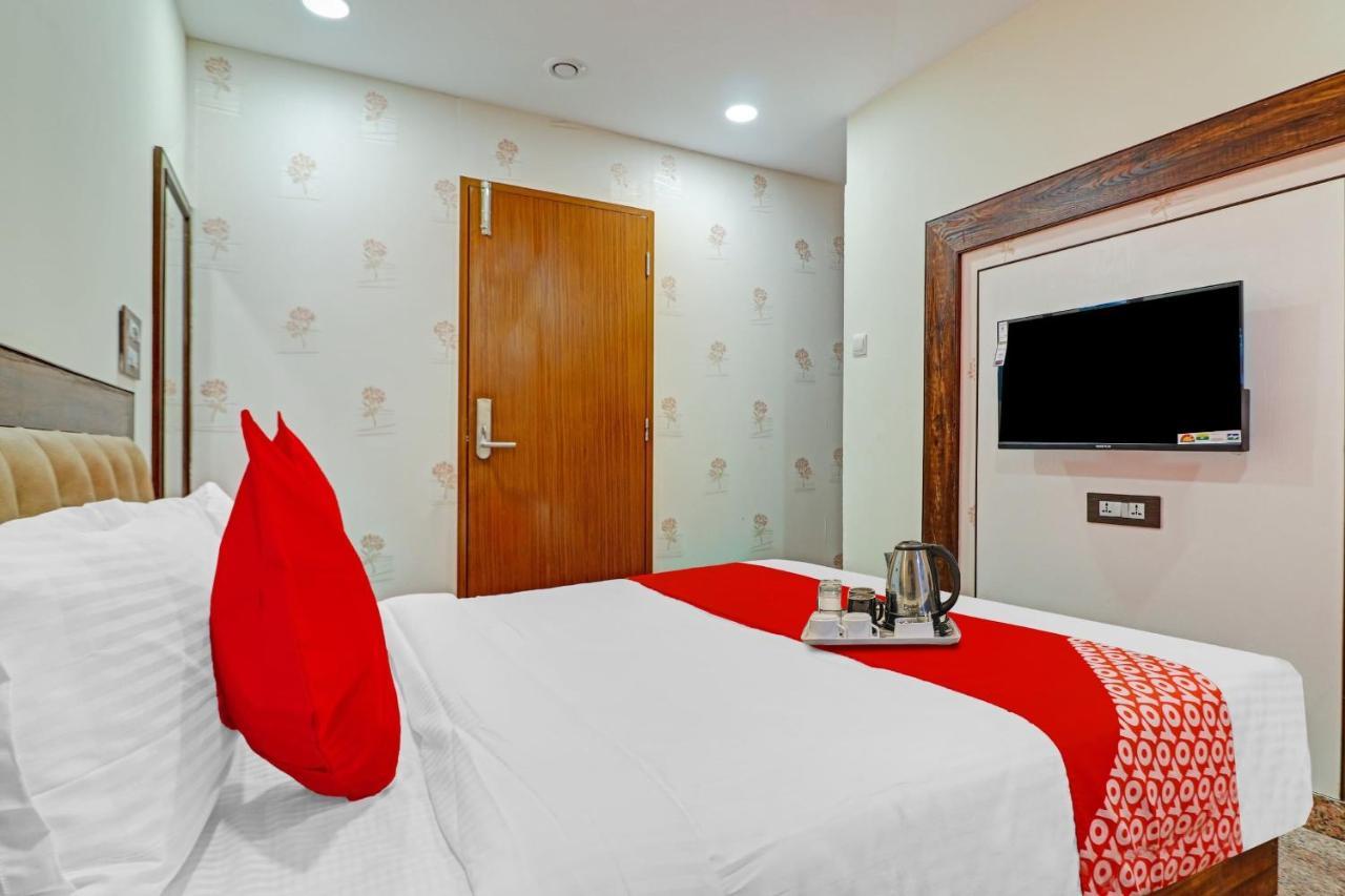 היידראבד Heavens Inn Near Rasoolpura Metro Station מראה חיצוני תמונה