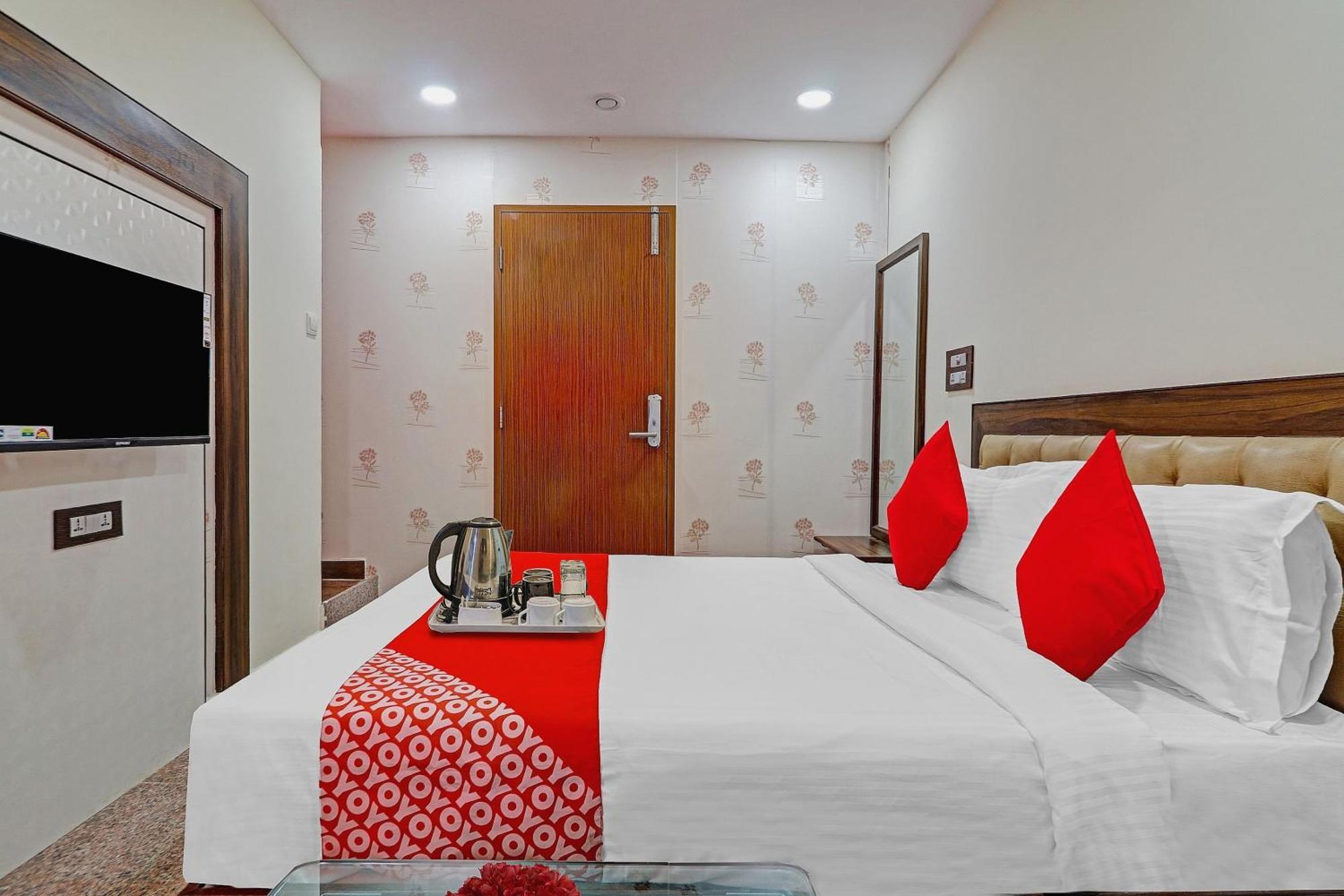 היידראבד Heavens Inn Near Rasoolpura Metro Station מראה חיצוני תמונה