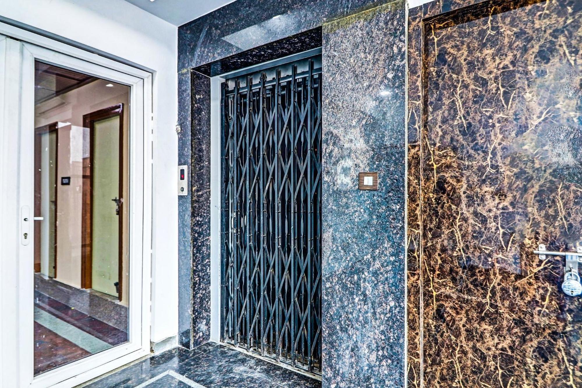 היידראבד Heavens Inn Near Rasoolpura Metro Station מראה חיצוני תמונה