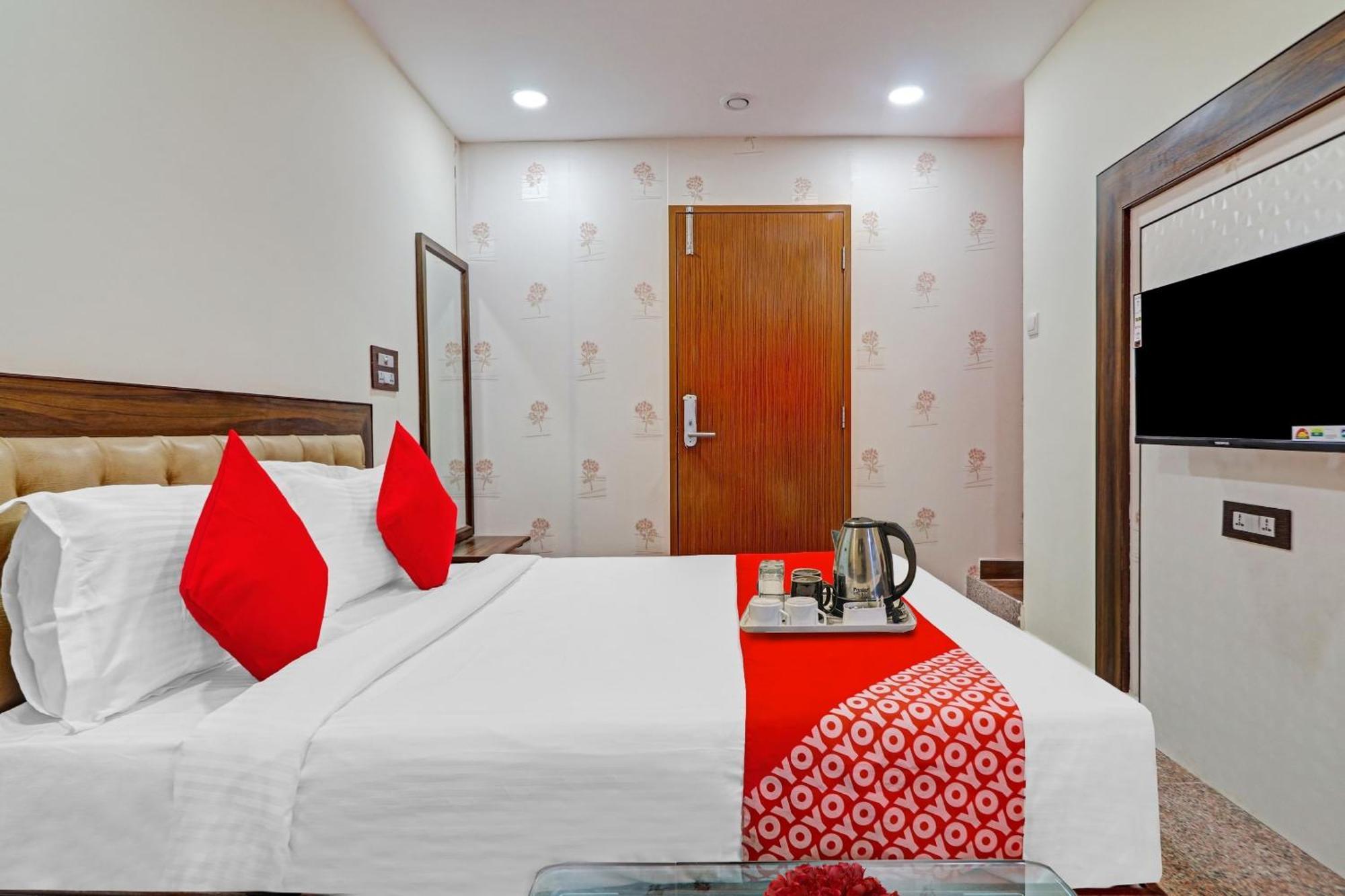 היידראבד Heavens Inn Near Rasoolpura Metro Station מראה חיצוני תמונה