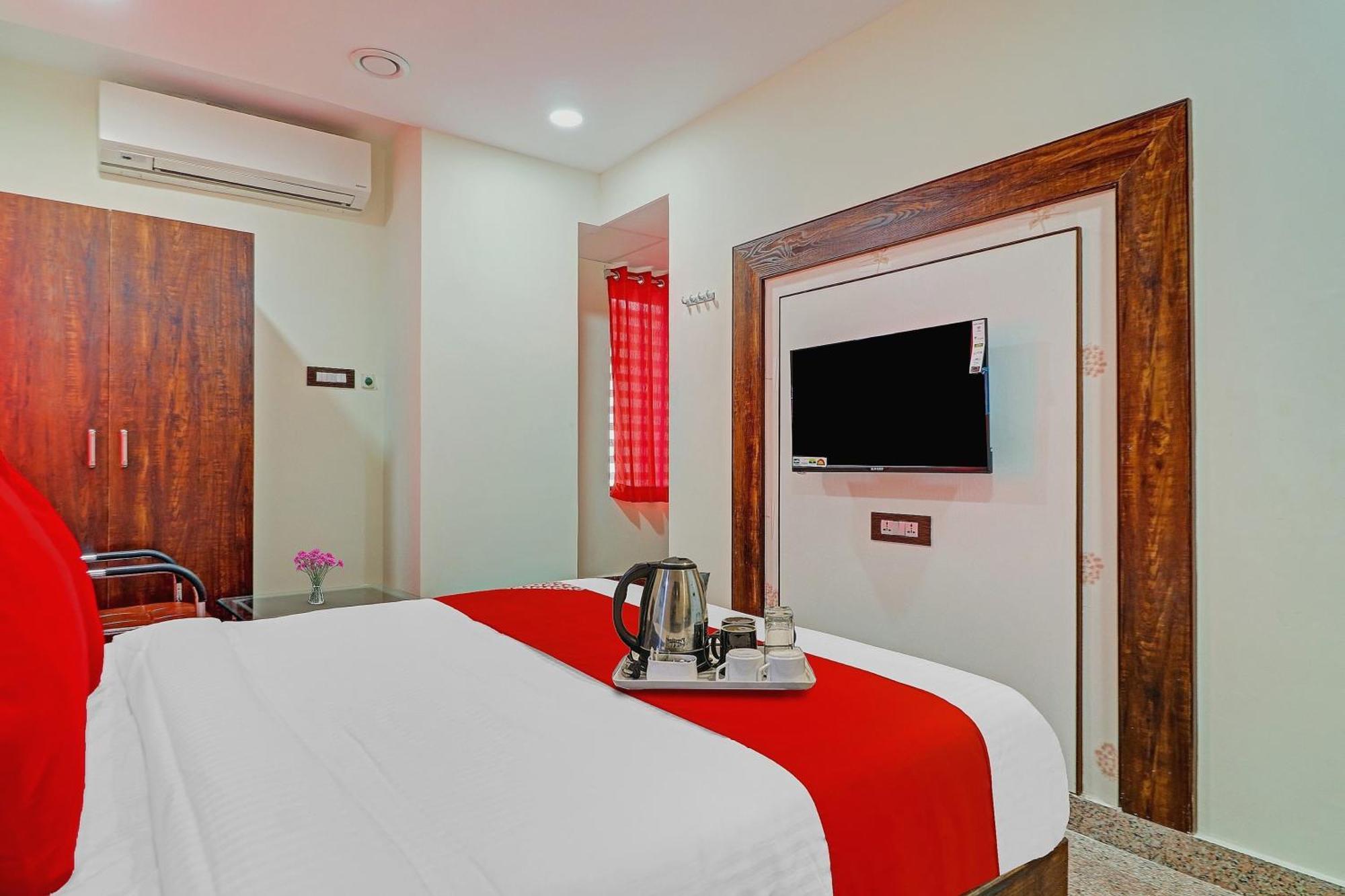 היידראבד Heavens Inn Near Rasoolpura Metro Station מראה חיצוני תמונה
